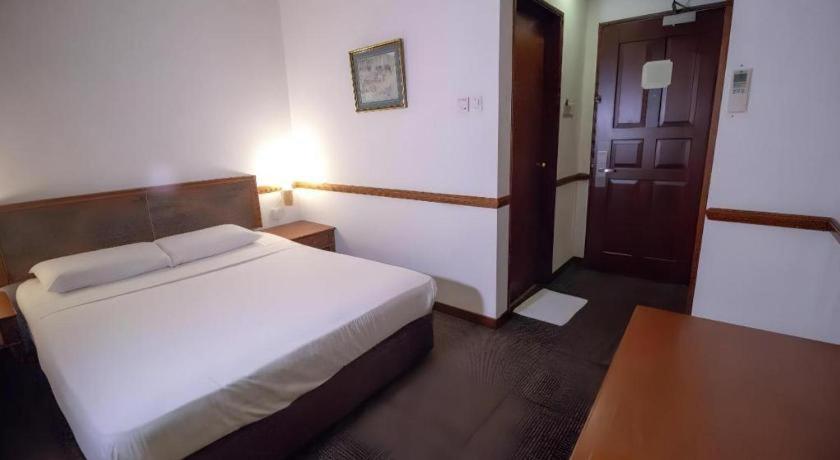 Hotel Four Chain View