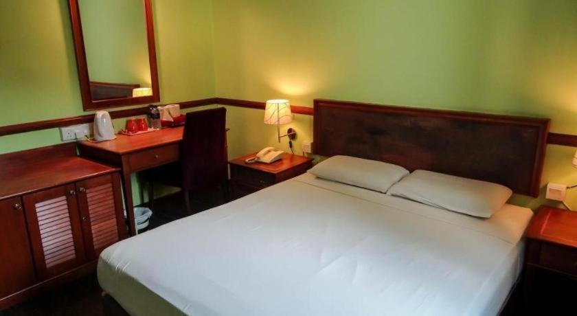 Hotel Four Chain View